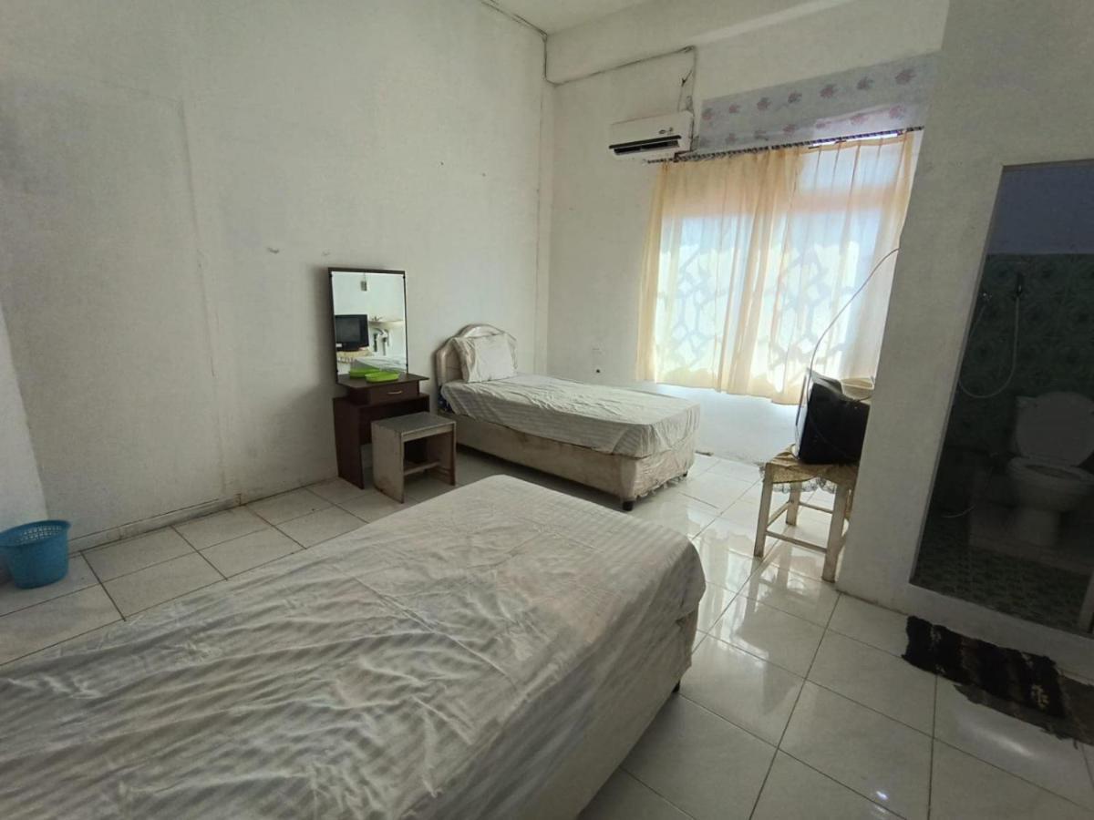 Spot On 92458 Azeela Kost Syariah Hotel Banjarmasin  Buitenkant foto